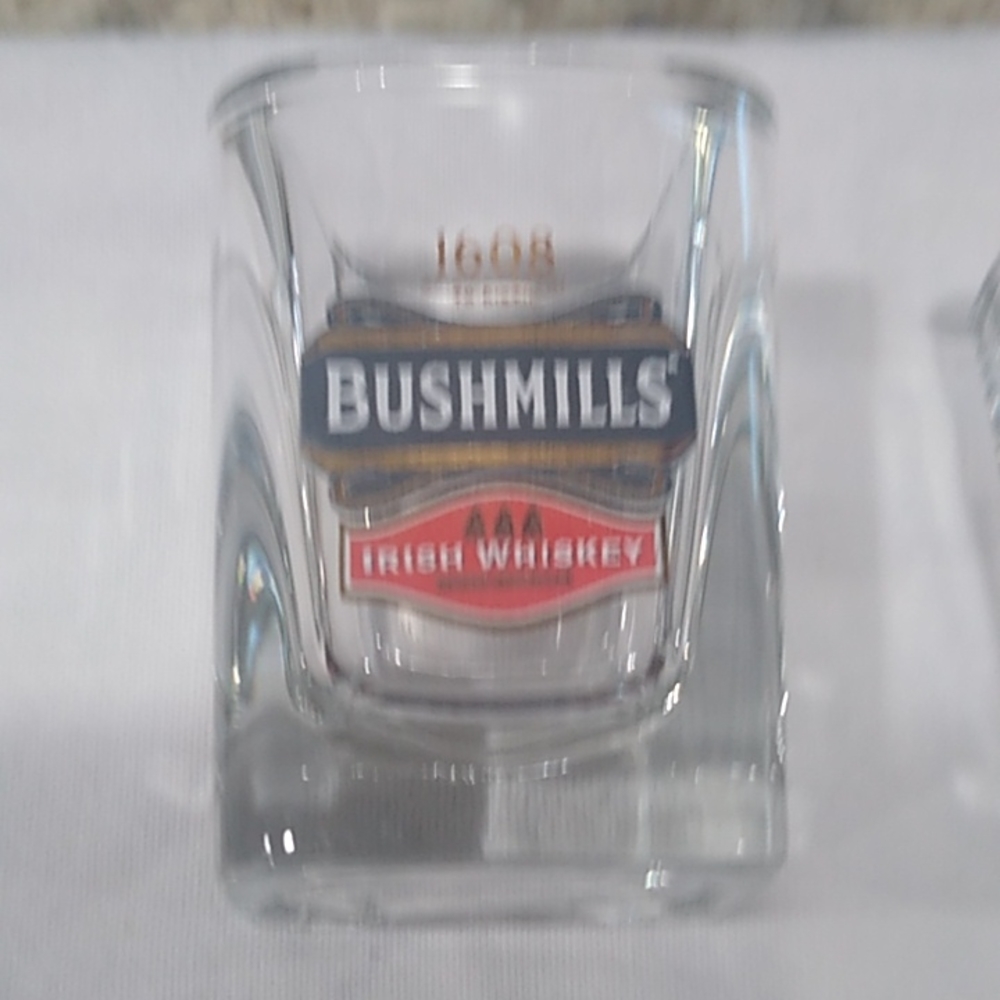 Set Of 4 The Old Bushmills Distillery Irish Whiskey Square Shot Glasses - Picture 4 of 7